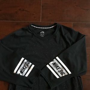 Nike Men’s Large Shirt